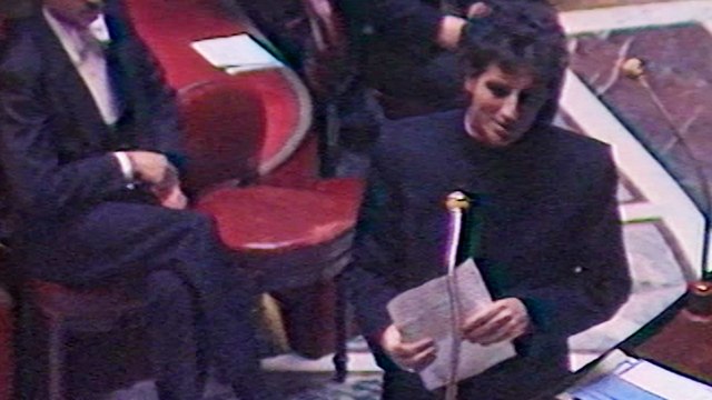 Mort de Thierry Mugler : quand Jack Lang et le col Mao du styliste se faisaient siffler à l’Assemblée