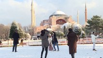 رداء أبيض يغطي اسطنبول جراء تساقط كثيف للثلوج نهاية هذا الأسبوع