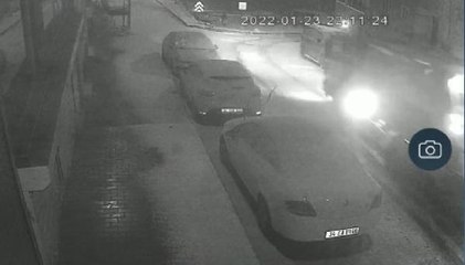 KAĞITHANE'DE KAYAN ÇÖP KAMYONU 7 OTOMOBİLE ÇARPARAK DURABİLDİ