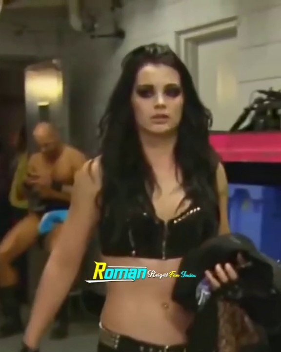 Roman Reigns Ignores Paige "Hi" 2022