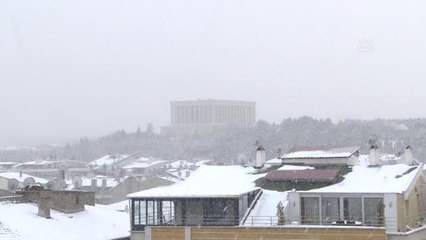 Başkentte kar yağışı etkili oluyor