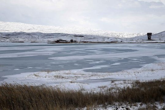Son dakika haber! Tödürge Gölü'nün yüzeyi buz tuttu