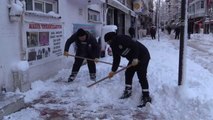 Suluova'da kar temizleme çalışmaları sürüyor