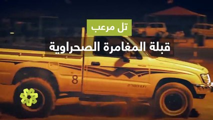 عراقي يقود سيارته على خط طولي لكثبان رملية بالإمارات 