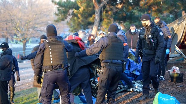 Crack à Paris : grand nettoyage sur le campement de la porte de la Villette