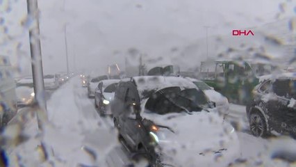 KÜÇÜKÇEKMECE D-100 KARAYOLUNDA TRAFİK DURDU