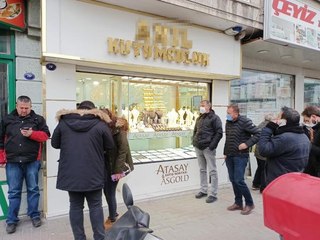 İZMİR'DE KUYUMCU SOYGUNU