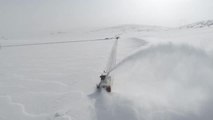 Kar nedeniyle kapanan köy yolları ulaşıma açılıyor