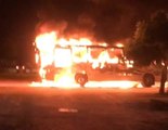 Grupo com oito bandidos incendeia ônibus no bairro de Mangabeira, em João Pessoa