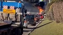 La voiture a entièrement été consumée par les flammes