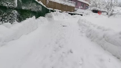 Ara sokaklarda araçlar kara gömüldü, ekipler seferber oldu