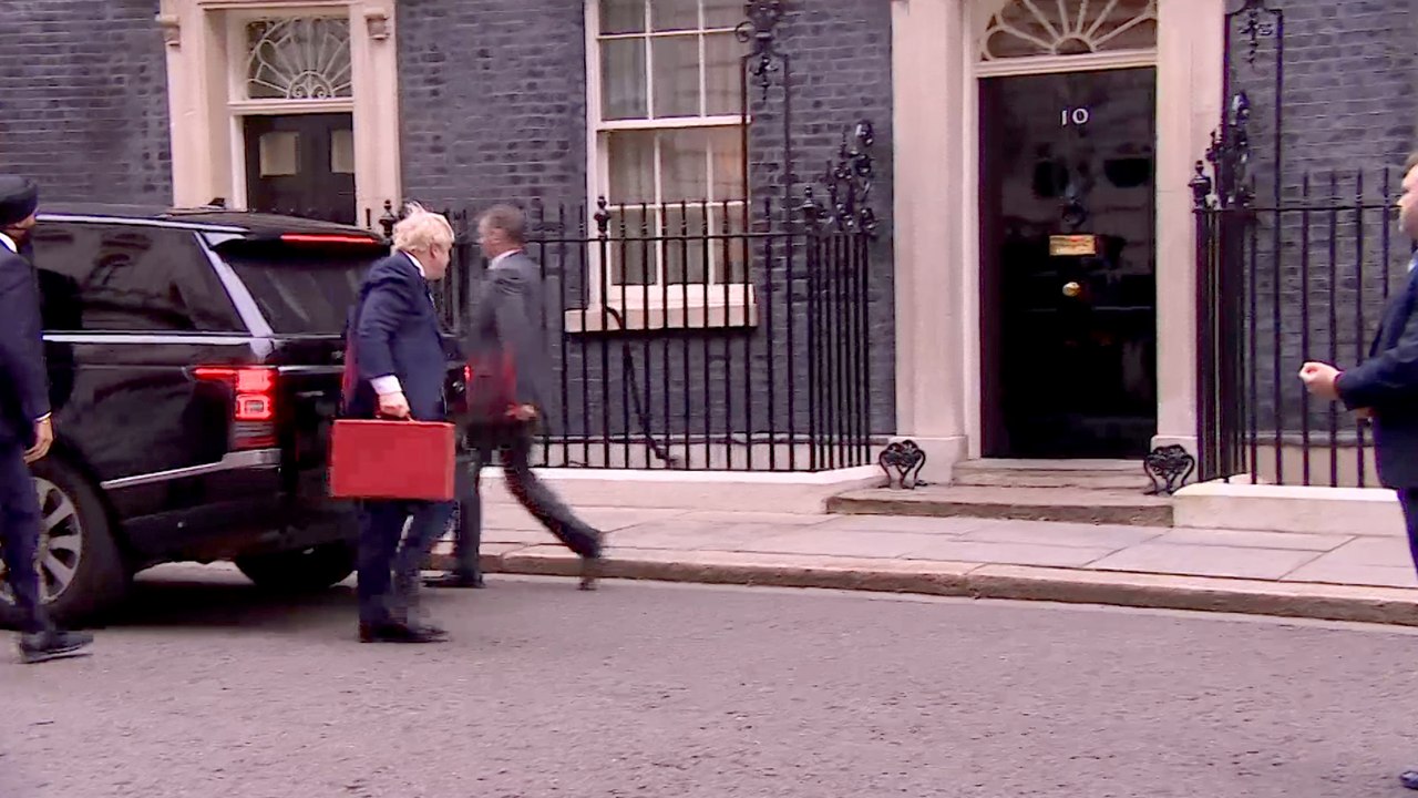 بريطانيا.. جونسون يأمر بفتح تحقيق بشأن "الإسلاموفوبيا"