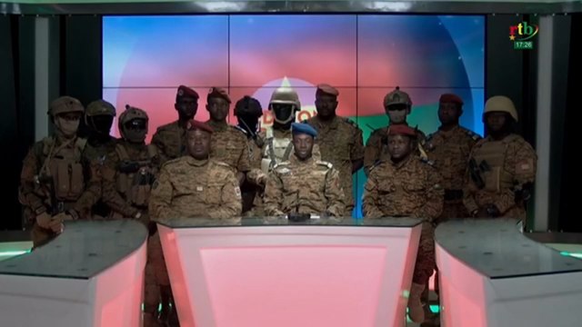 Los militares confirman el golpe de Estado en Burkina Faso y deponen a Kaboré