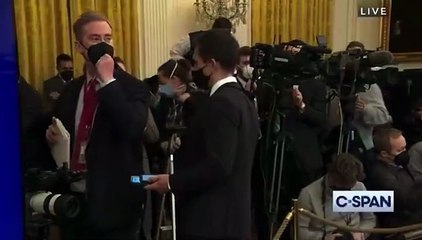 Biden canlı yayında muhabire küfretti!