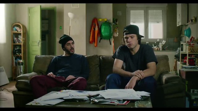 Bloqués Saison 1 - Le courrier (EN)