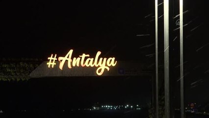 Kent merkezine kar yağdı