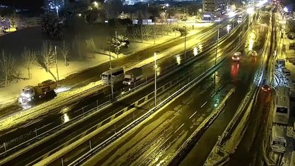 Télécharger la video: İBB: Sorumluluk alanımızdaki ana arterlerdeki yolların büyük çoğunluğu trafiğe açıldı