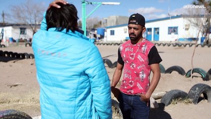 الحب كوسيلة للتمسك بالحلم.. قصة مهاجرين عالقين على الحدود المكسيكية-الأمريكية