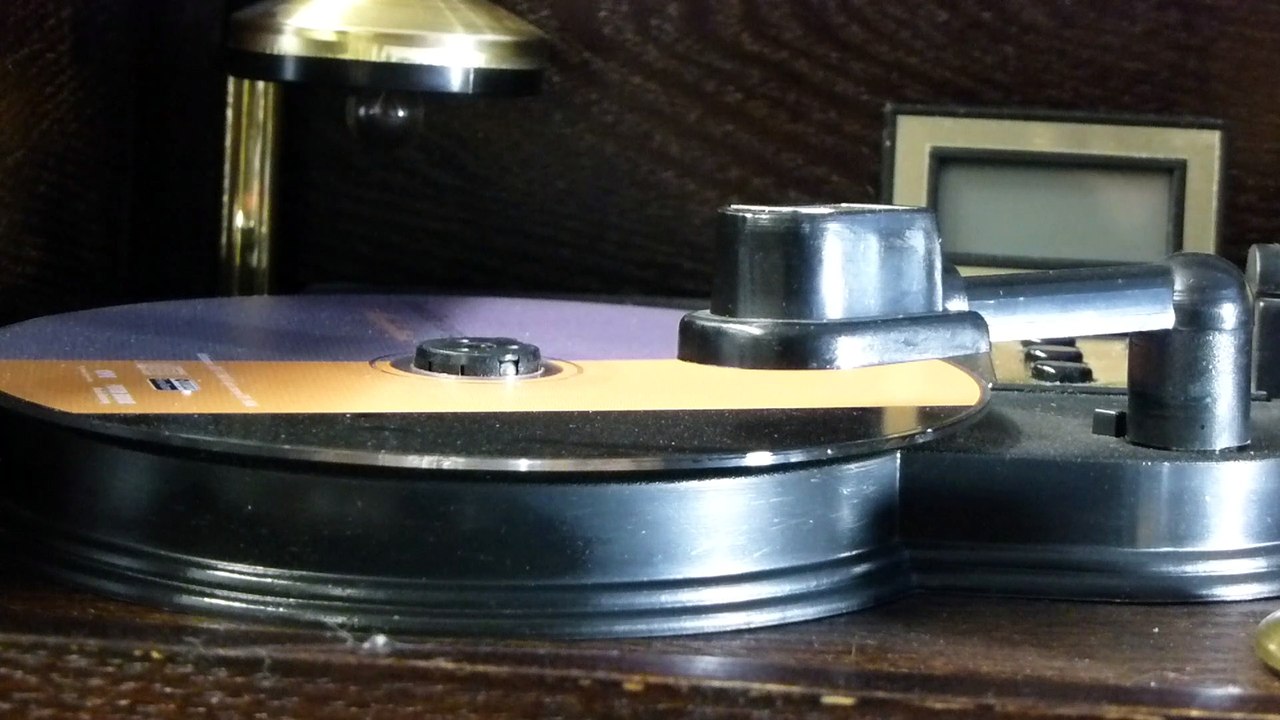 Lucky Strike Phonograph CD Player Test