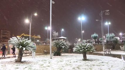 Kent merkezine kar yağdı (2)