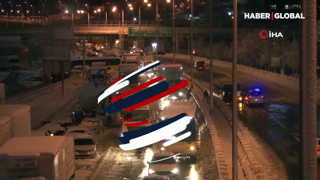 TEM otoyolu Mahmutbey gişelerde trafik kontrollü olarak sağlanıyor