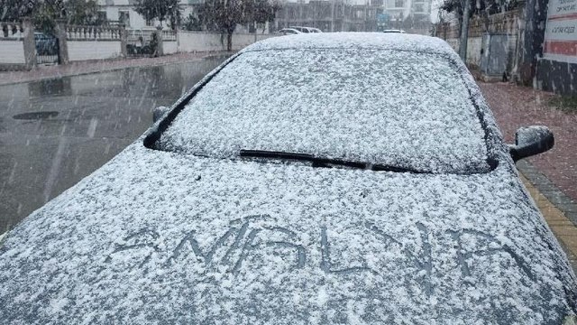 Antalya’ya 29 yıl sonra kar yağdı