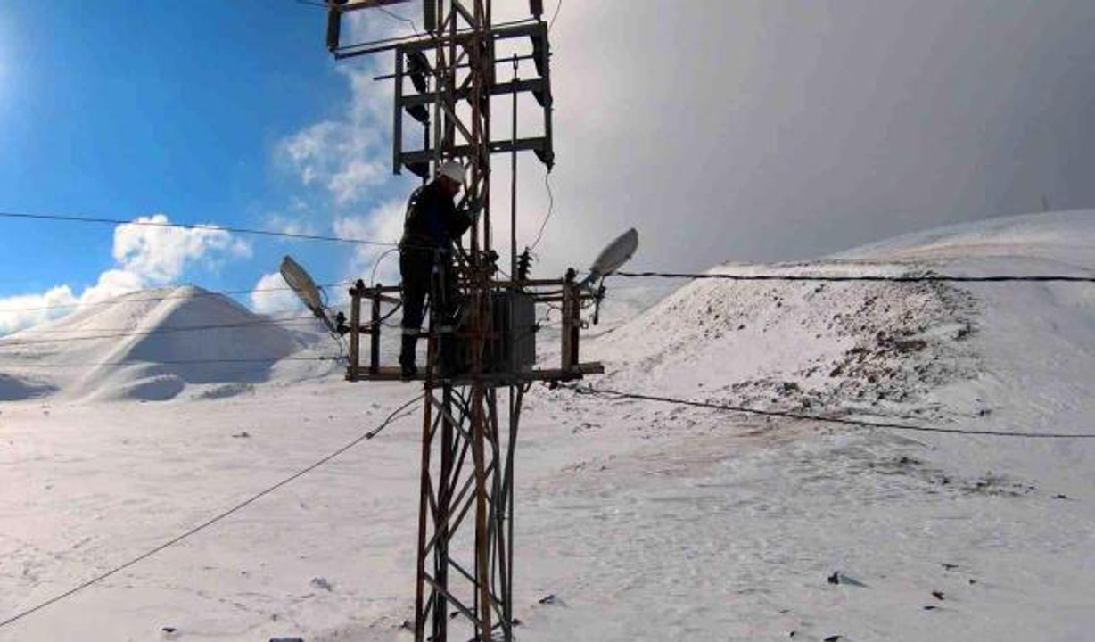 Enerji ekipleri, zorlu kış şartlarında görev başında