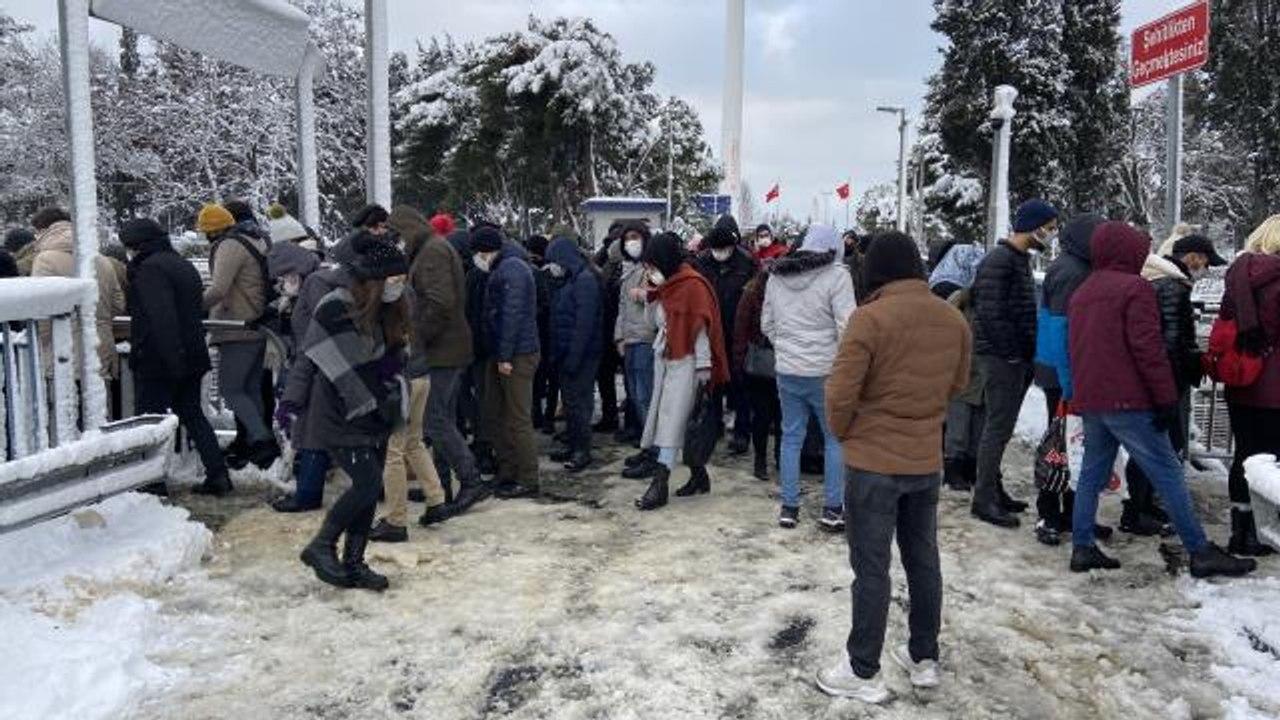 Edirnekapı'da sabah işe giden vatandaşlar zor anlar yaşadı