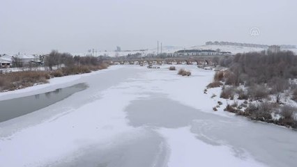 Kızılırmak kısmen buz tuttu