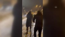 Polis ekiplerinden karla mücadele çalışmalarına destek
