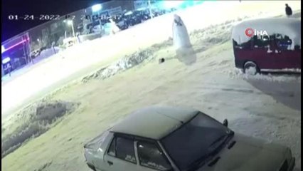 Kardan adamı yumruklayıp şapkasını böyle çaldılar