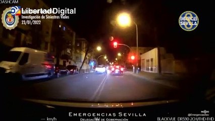 Un taxista persigue a un conductor tras arrollar a una motocicleta en Sevilla