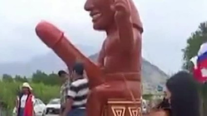 Queman una estatua fálica que homenajeaba a la cultura peruana Mochica