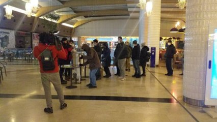 3 bin kişi AVM’de sabahladı