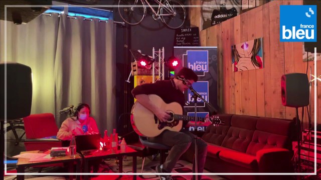 Lilian Renaud interprète Octobre , une reprise de Francis Cabrel