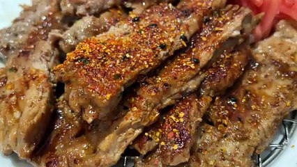 朝夜朝と働いた借金持ちの松屋飯 豚焼肉定食特盛 1/25