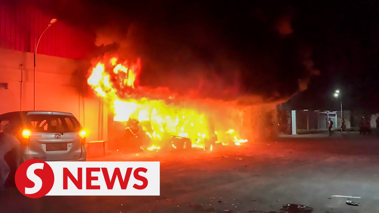 Blaze, brawl at Indonesia bar kills at least 19