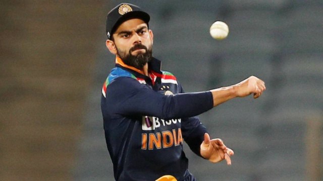 Virat Kohli టఫ్‌ ఫేజ్‌.. జట్టులో చోటు కష్టం అంటూ వార్నింగ్ Captaincy వదిలేసినా ? | Oneindia Telugu