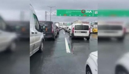 Fatih Sultan Mehmet Köprüsü'nde araçlar kontak kapattı