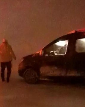 Elazığ'da mahsur kalan vatandaşların imdadına polis ekipleri yetişti