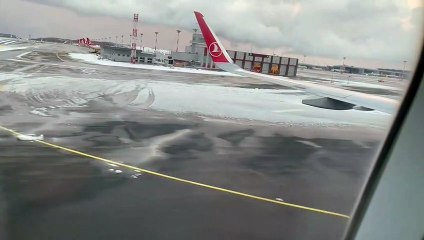 Football reporter Rahman Osman landing in Istanbul in the snow