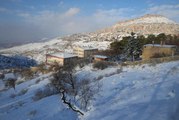 Medeniyetler şehri Mardin tarihi mekanlarıyla beyaza büründü