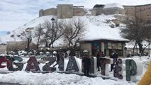 GAZİANTEP - Tarihi yapılar kar yağışıyla beyaza büründü