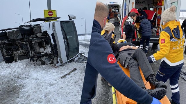 Karlı yolda servis minibüsü yan yattı: 3 yaralı
