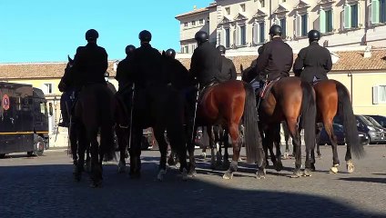 Quirinale, prove di cerimonia: tra corazzieri e fanfara spunta la Lancia Flaminia presidenziale