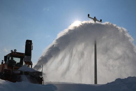 YÜKSEKOVA'DA KARDAN KAPANAN 38 KÖY YOLU AÇILDI