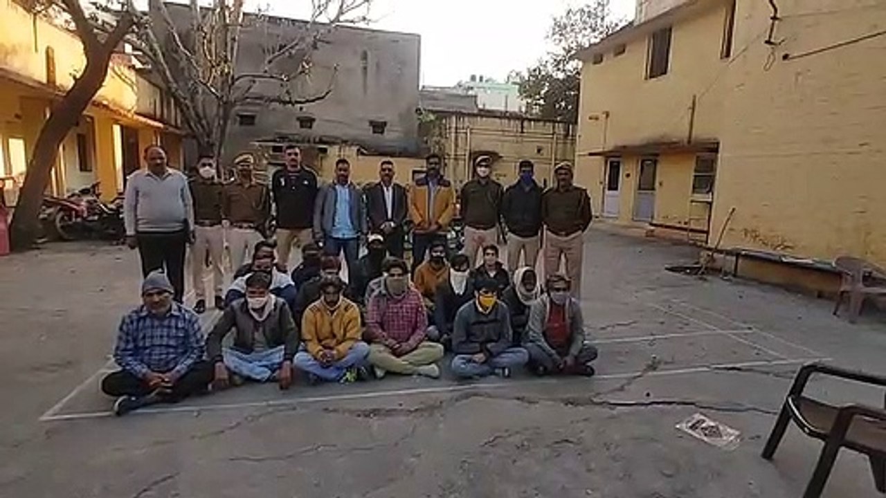 Action against betting : पुलिस ने सट्टा खेलते 16 जनों को दबोचा, हजारों रुपए लगे थे दाव पर