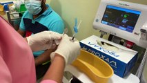 حملات تطعيم وفحوص ضد كوفيد في قطر بفعل متحورة أوميكرون السريعة الانتشار