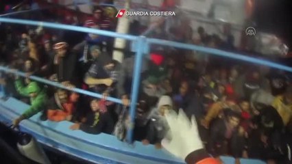 Tekneyle Akdeniz'i geçmeye çalışan düzensiz göçmenlerden 7'si donarak can verdi