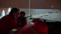Türk Kızılay, yoğun kar yağışı nedeniyle yolda kalanlara yardımlarını sürdürdü